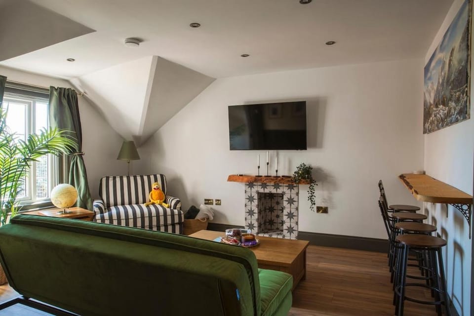 Cathedrals View - 2-4 bed Top-floor Apt in Exeter - Self Check in, Free Parking! House in Exeter