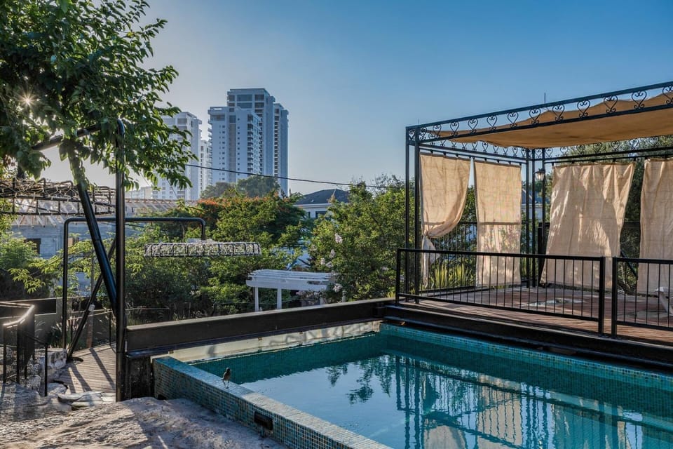 Day, Natural landscape, Pool view, Swimming pool, sunbed