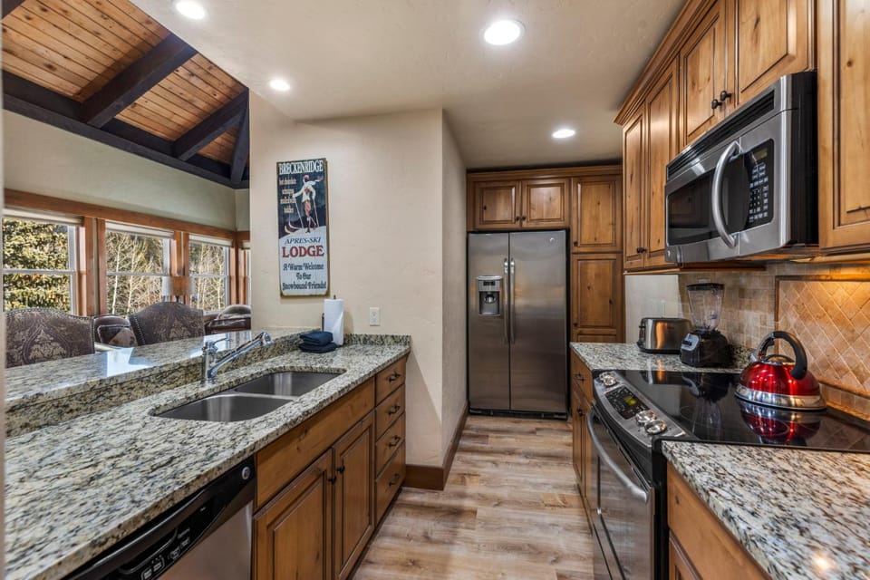 Kitchen or kitchenette, kitchen