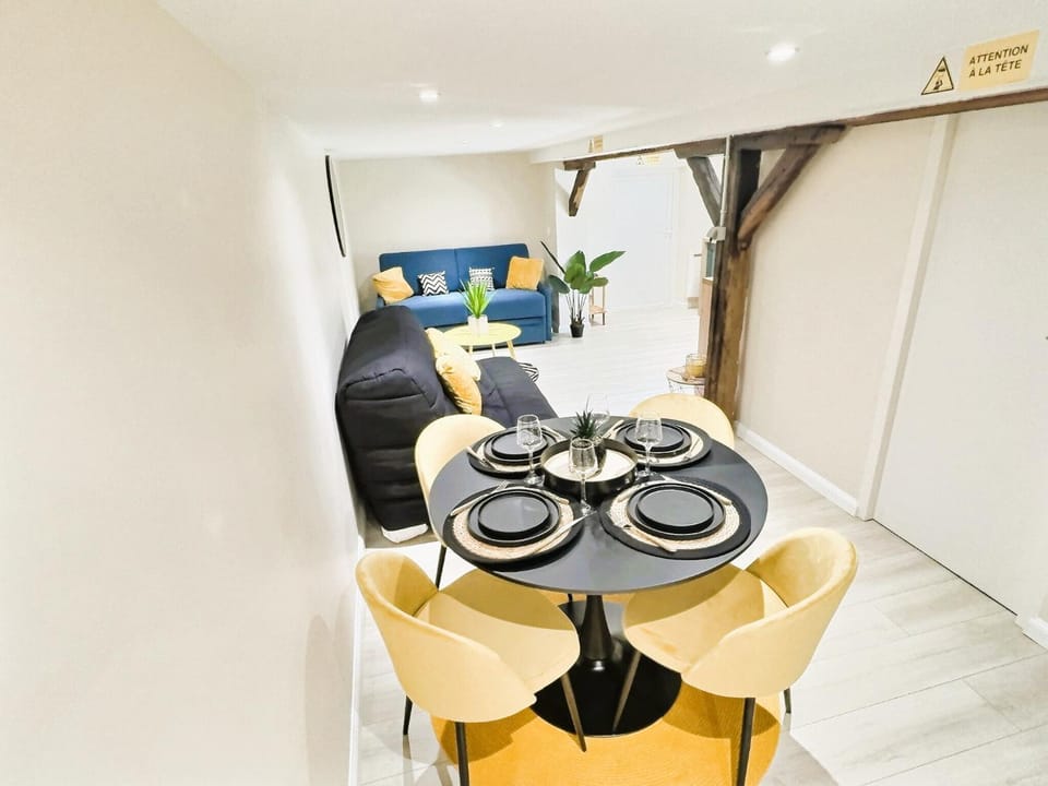 Living room, Seating area, Dining area