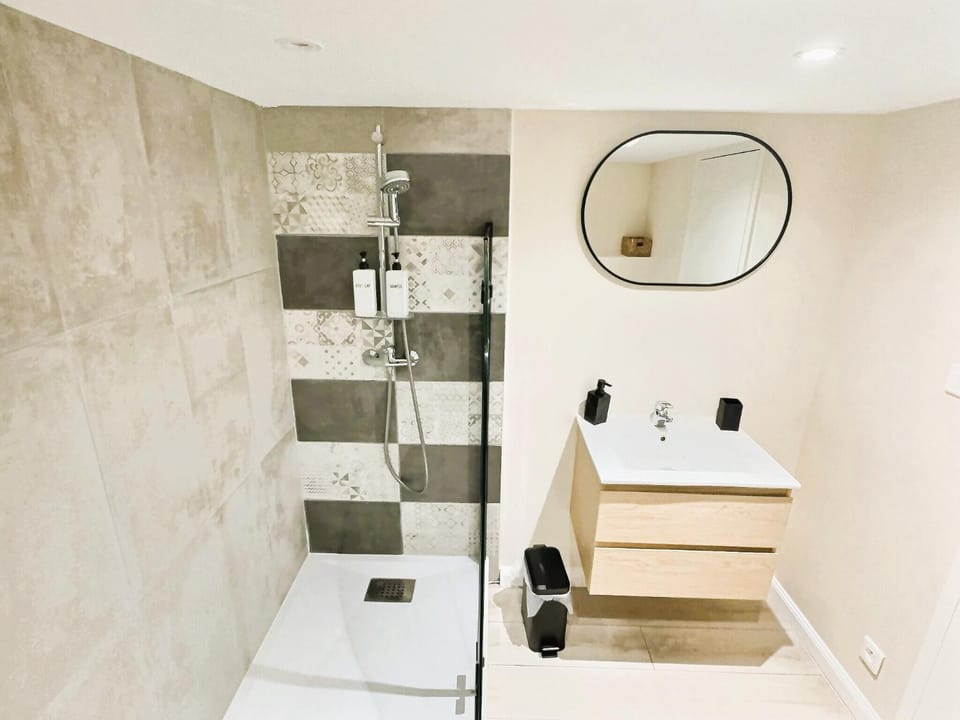 Shower, Bathroom