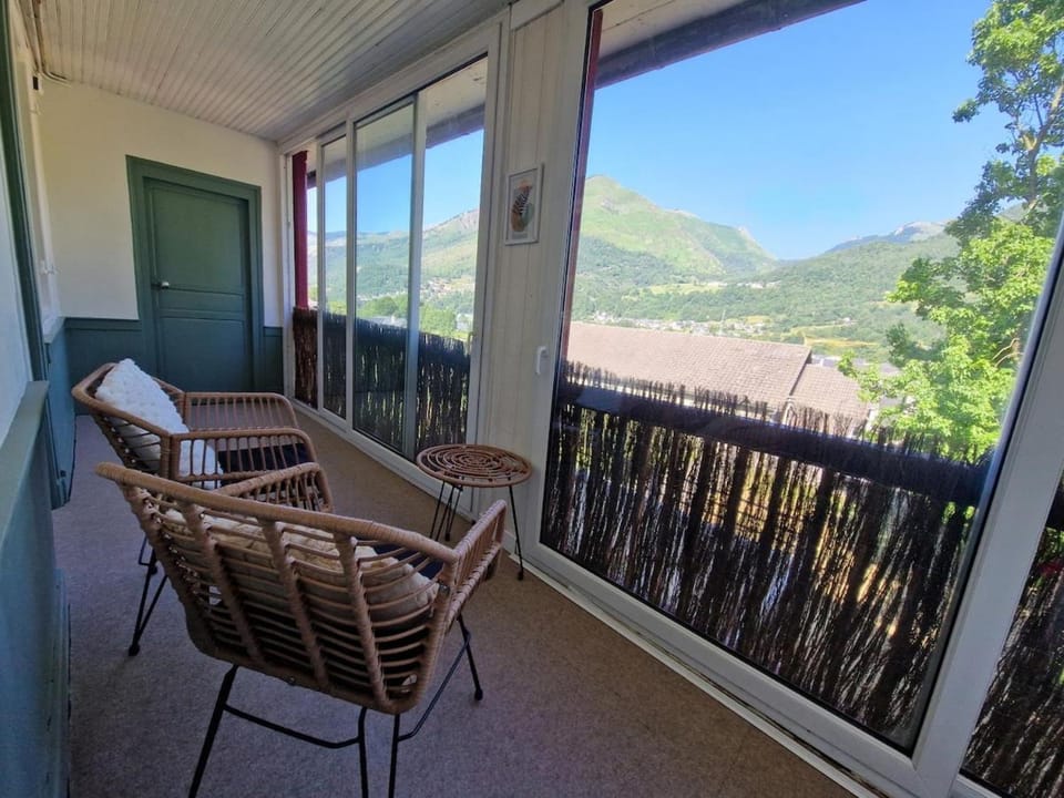 View (from property/room), Balcony/Terrace, Mountain view