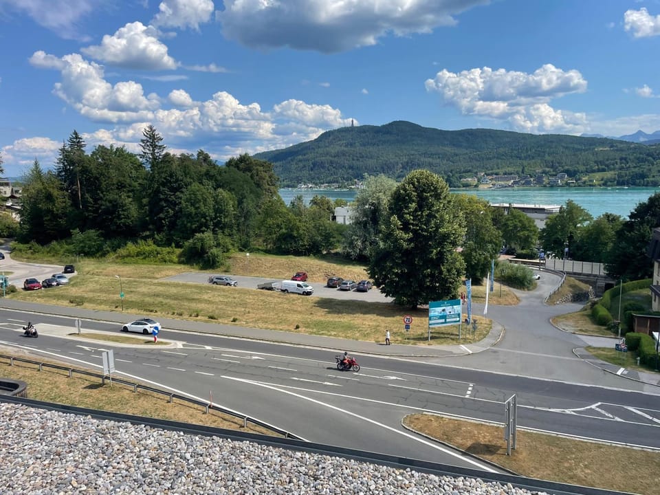 Nearby landmark, Day, Neighbourhood, Natural landscape, Bird's eye view, Lake view, Landmark view, Mountain view, Street view, Location