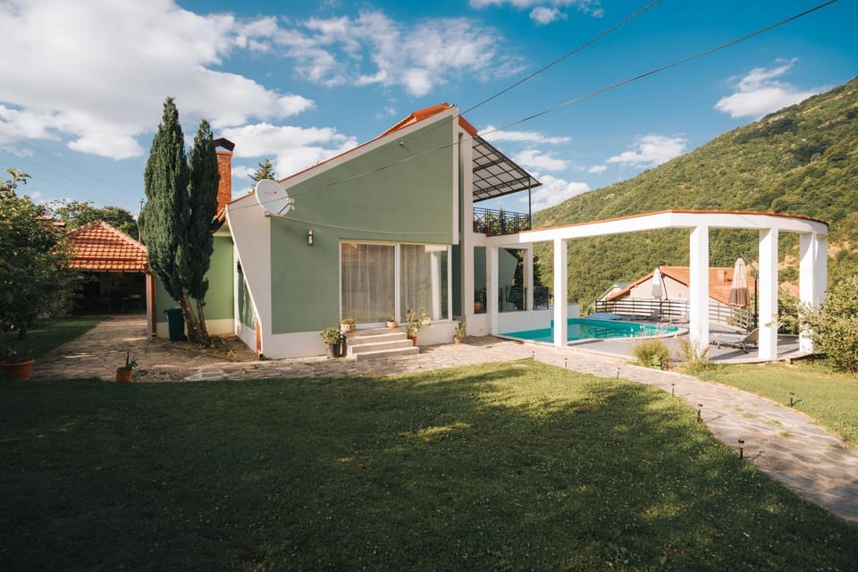 Property building, Garden, Garden view, sunbed