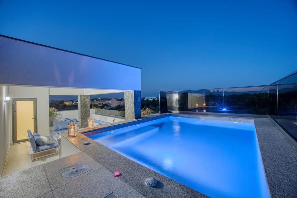 Property building, Area and facilities