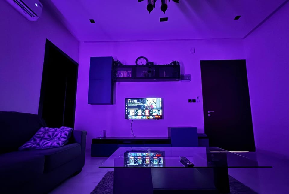 TV and multimedia, Living room, Seating area, Evening entertainment