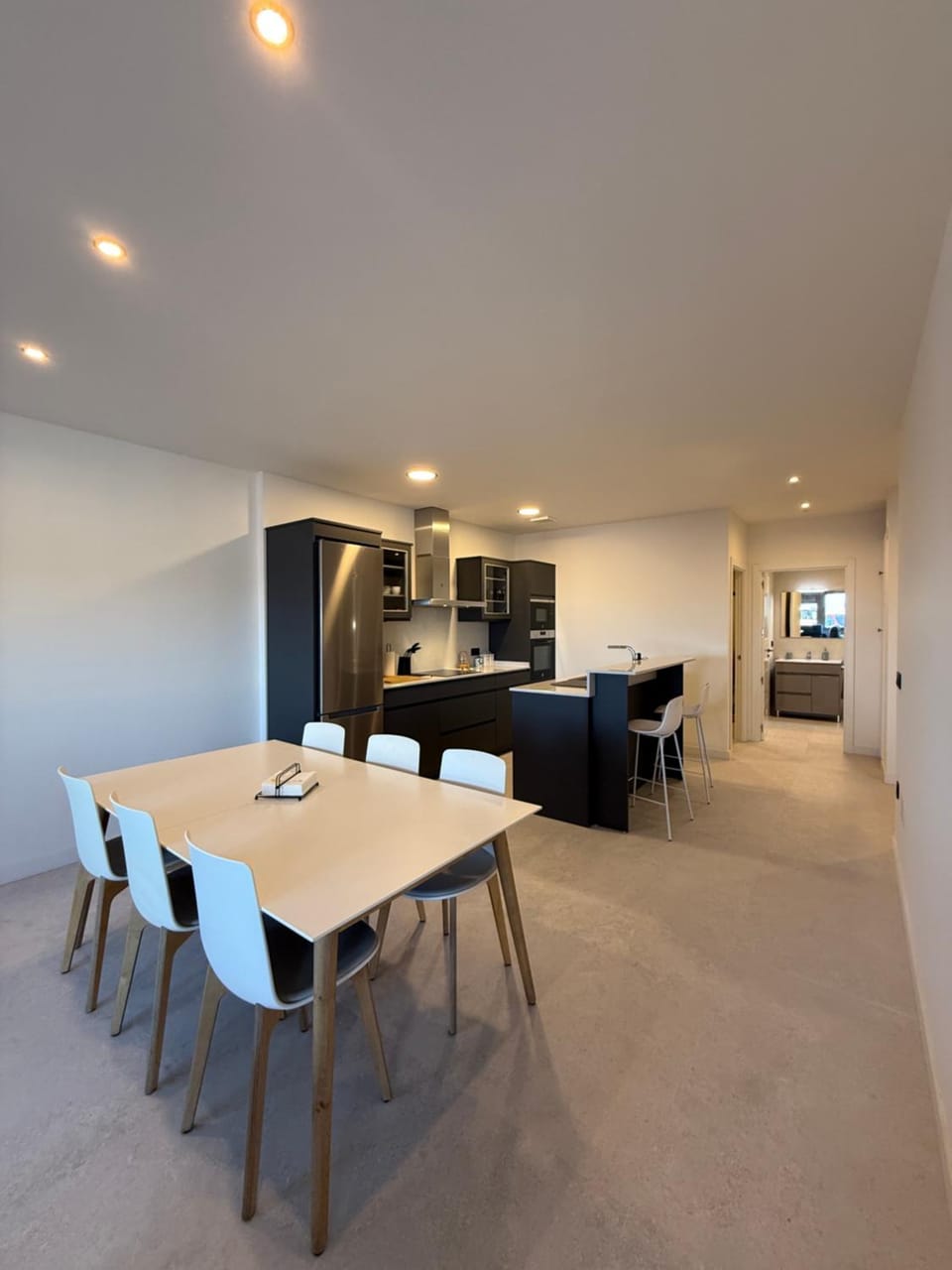 Kitchen or kitchenette, Dining area