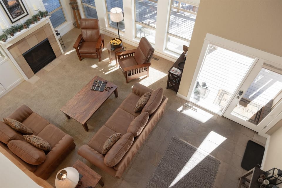 Bluebird Day - Big River House in Bend