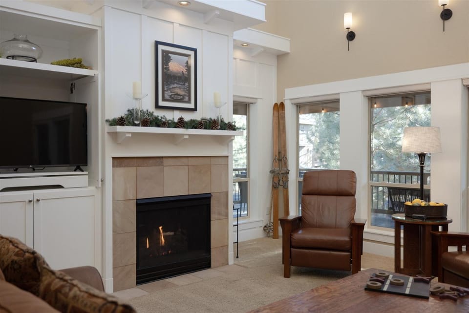 Bluebird Day - Big River House in Bend