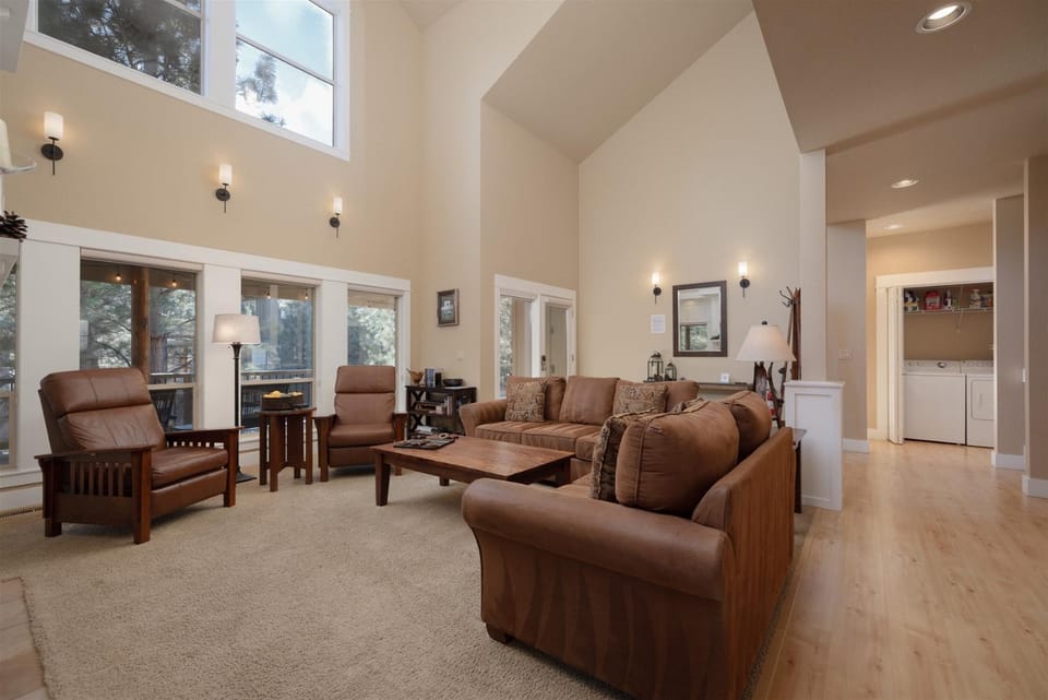 Bluebird Day - Big River House in Bend