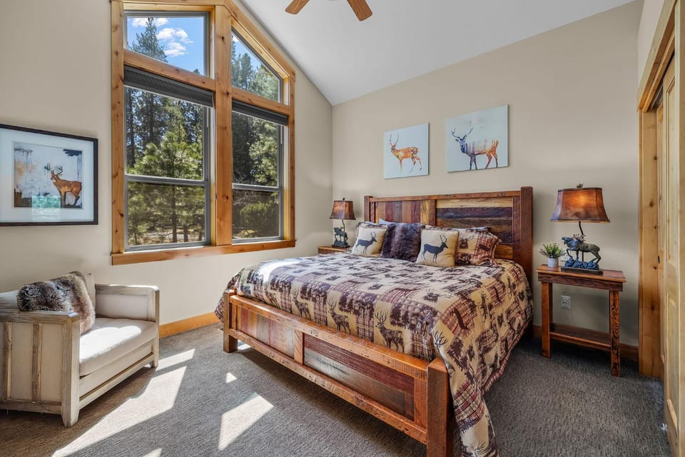 Executive 8BR 8 BA Luxury Lodge Home that Sleeps 20 House in Sunriver