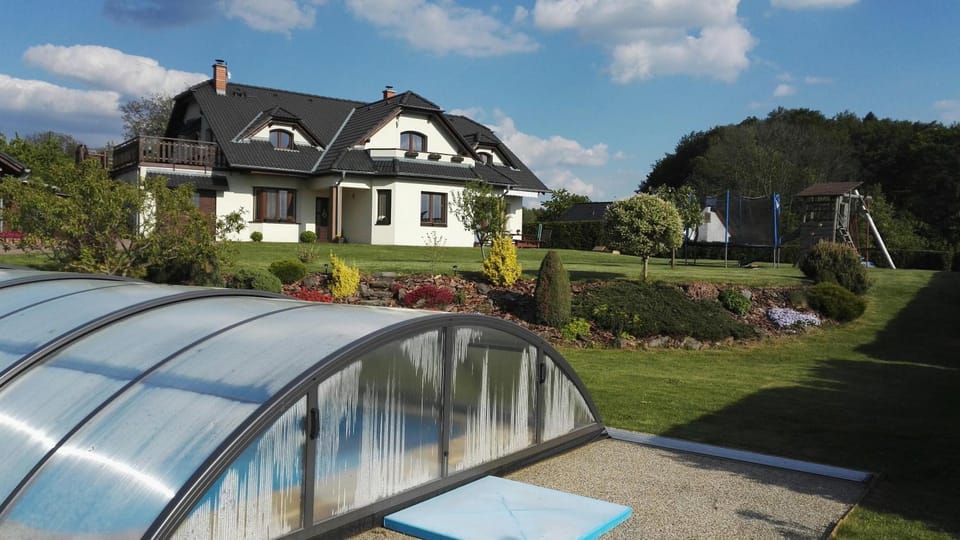 Property building, Garden, Swimming pool, Swimming pool