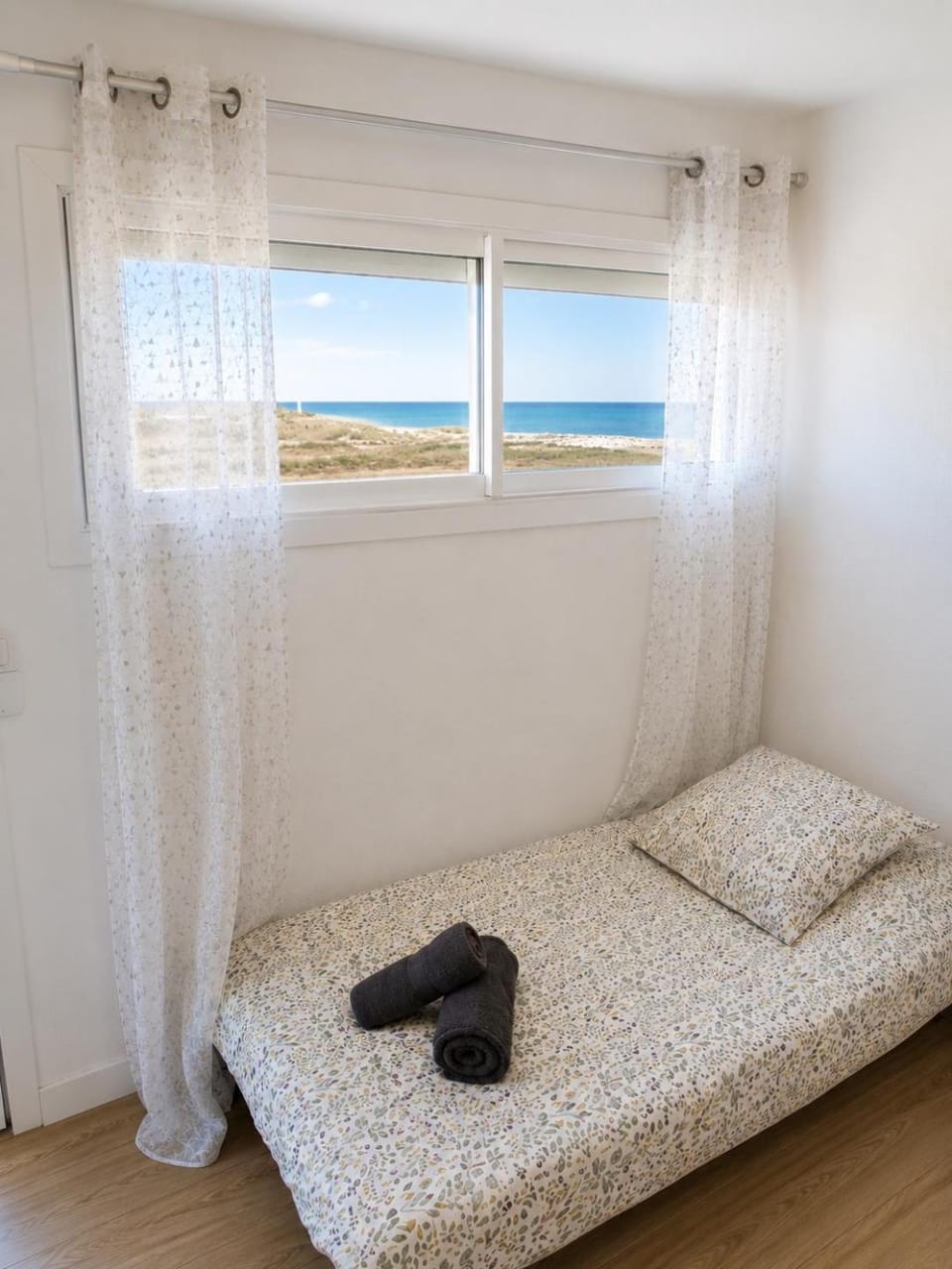 Bed, Natural landscape, Photo of the whole room, Bedroom, towels