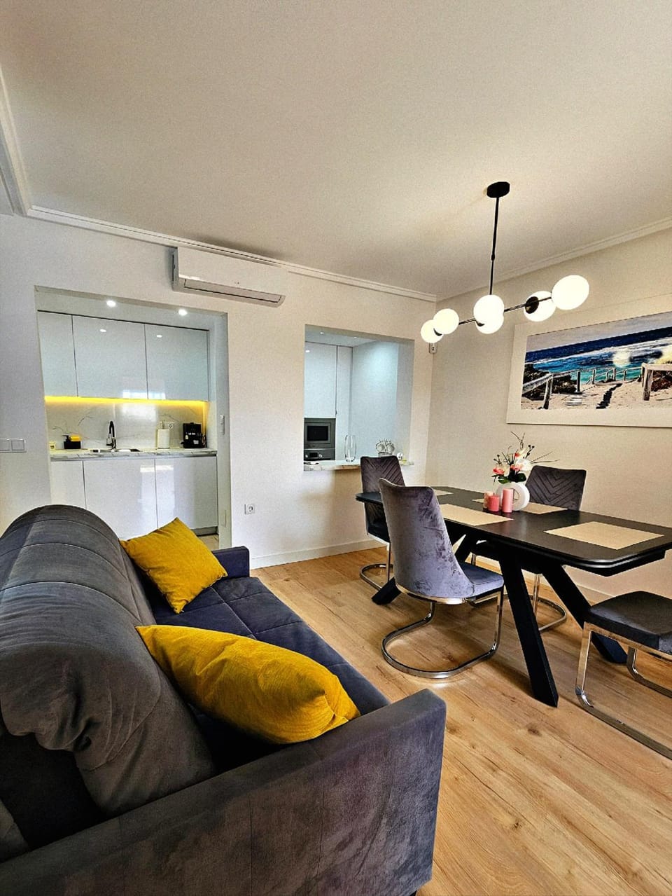 Seating area, Dining area