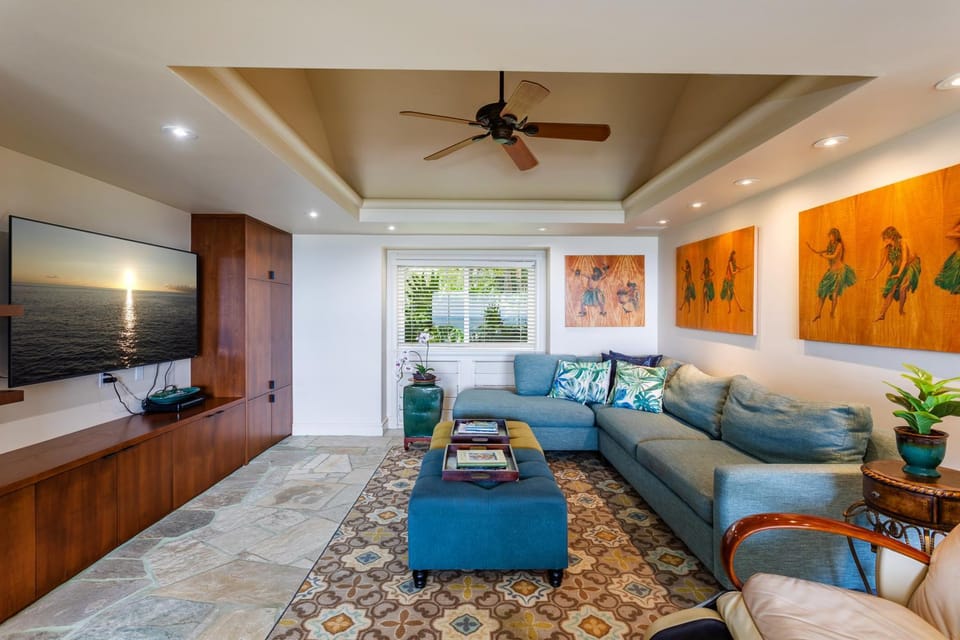 Day, TV and multimedia, Living room, Seating area, furniture