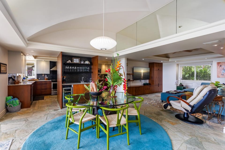 Day, Kitchen or kitchenette, Living room, Seating area, Dining area, Bedroom, furniture, kitchen