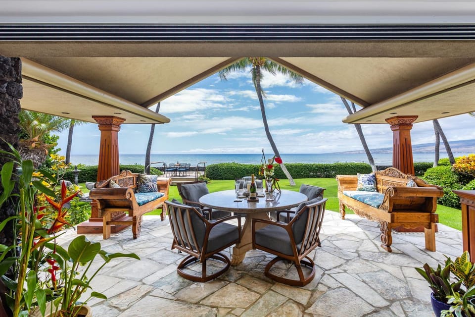 Patio, Day, Natural landscape, Garden, Balcony/Terrace, Food and drinks, Seating area, Sea view, furniture