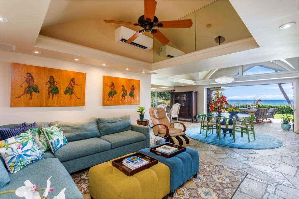 Day, Living room, Seating area, Sea view, furniture, air conditioner