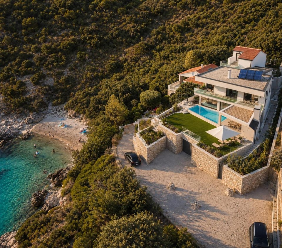 Property building, Day, Natural landscape, Bird's eye view, Beach, Pool view, Sea view, Swimming pool, sunbed