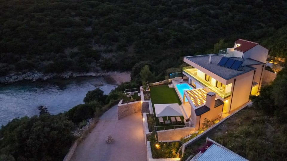 Property building, Night, Natural landscape, Bird's eye view, Pool view, Swimming pool