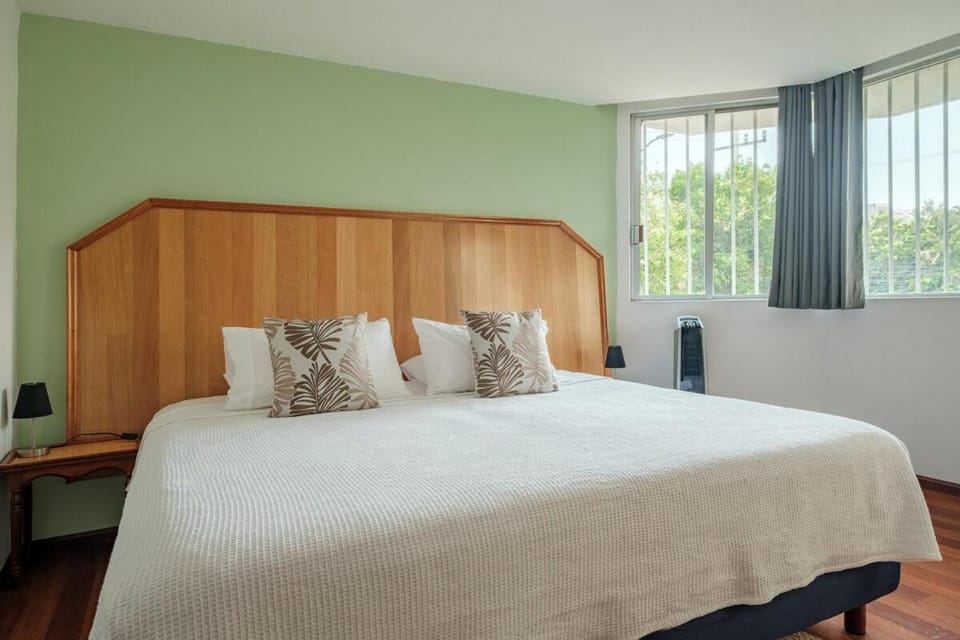 Senda Stays Oasis Pool House - 4BR, Next to Roma Sur House in Mexico City