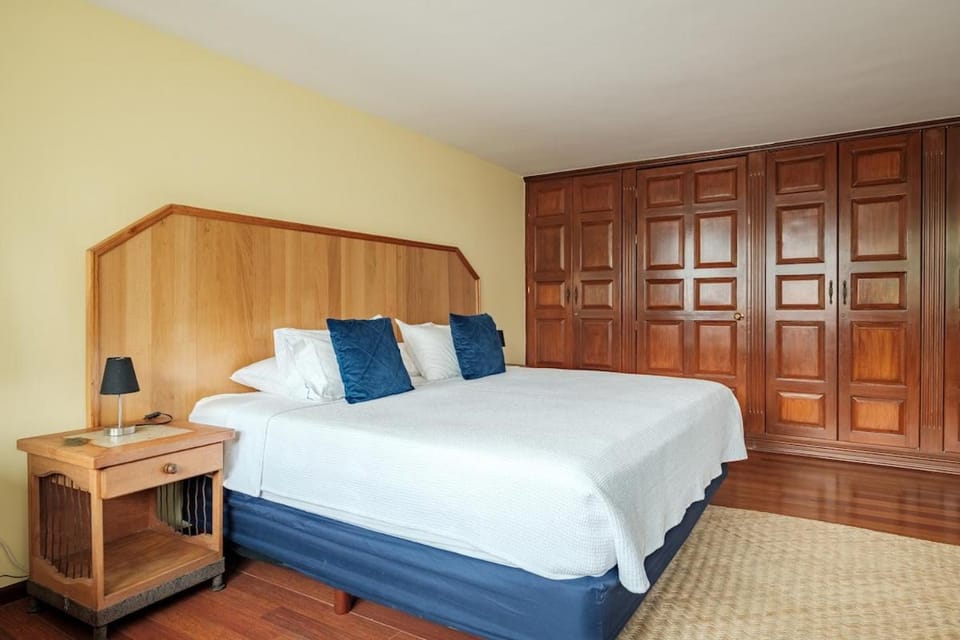 Senda Stays Oasis Pool House - 4BR, Next to Roma Sur House in Mexico City