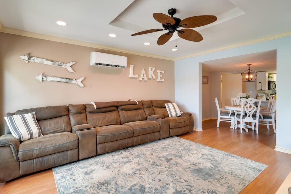 'Lakeside Haven' w/ Deck & Views in Jefferson! House in Lake O the Pines