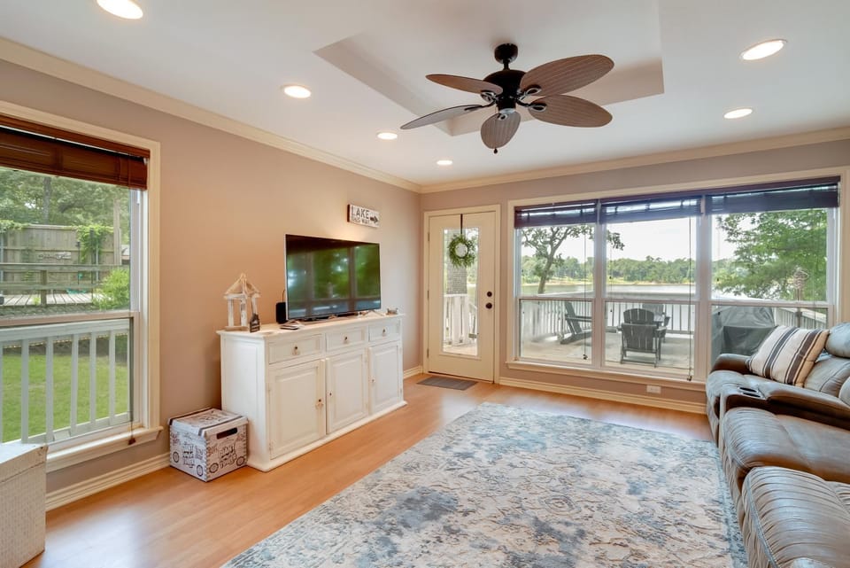'Lakeside Haven' w/ Deck & Views in Jefferson! House in Lake O the Pines