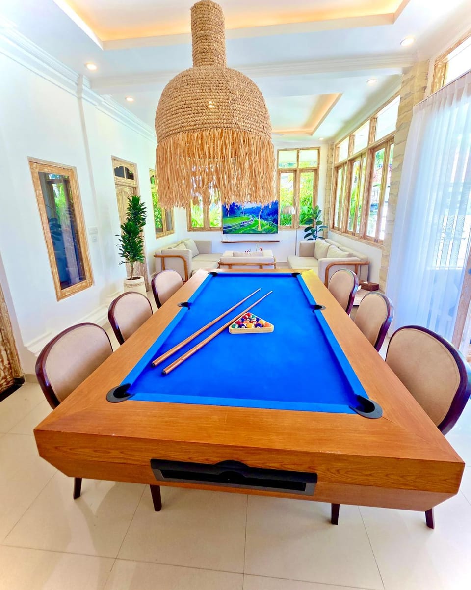 Billiard, Living room, Dining area, Evening entertainment, Entertainment, internet
