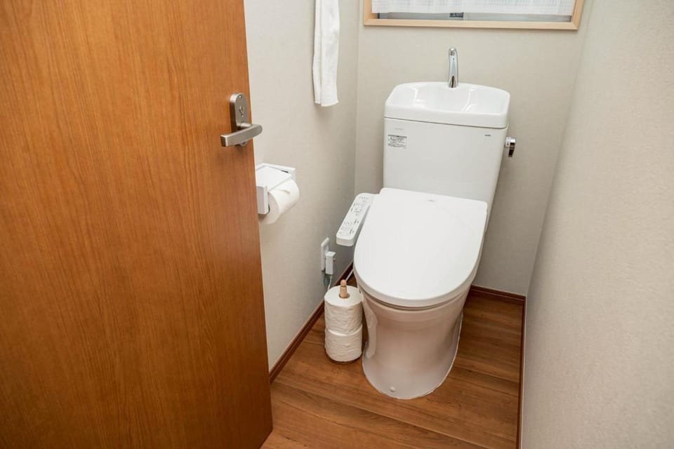 Toilet, bidet