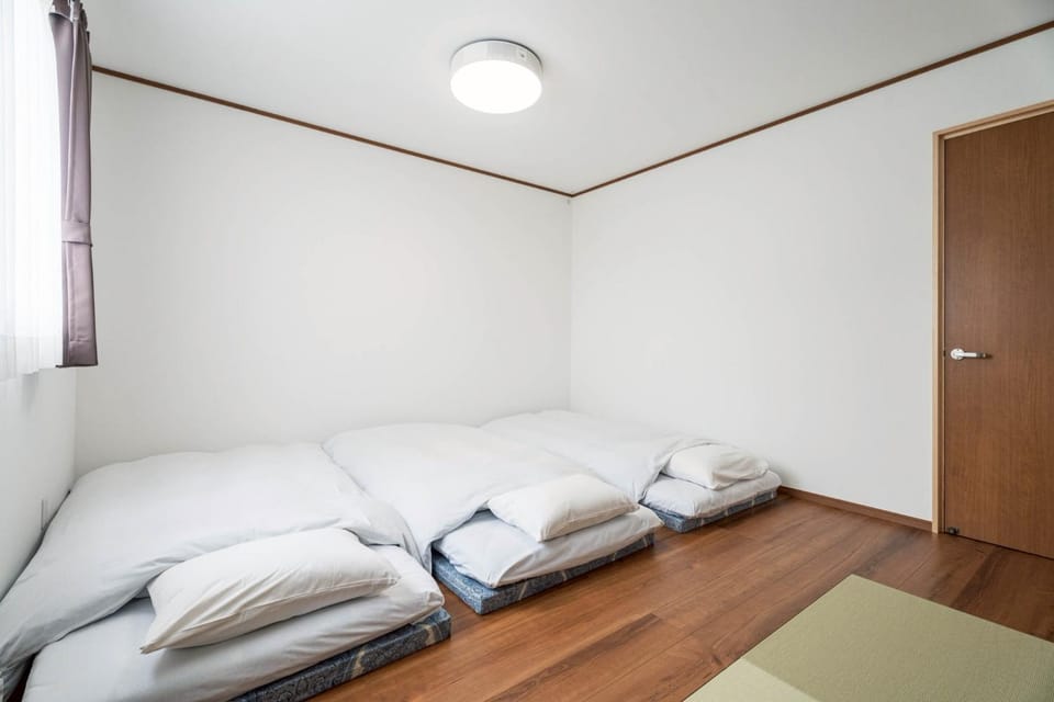 Photo of the whole room, Bedroom