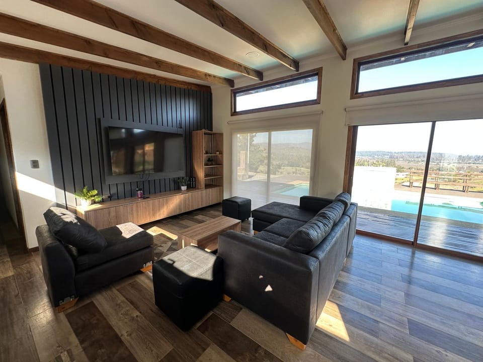 Communal lounge/ TV room, Living room, Seating area