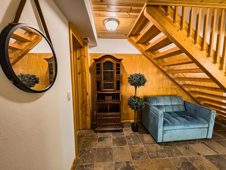 The Carriage House Walk to River Lake In Town House in Grand Lake
