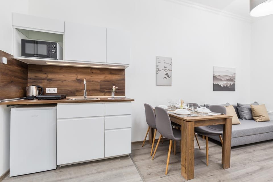 Kitchen or kitchenette, Seating area
