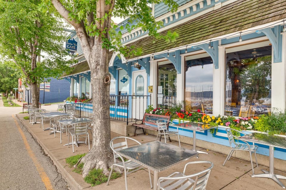 Steps to Marina & Beach: Couple’s Cottage in Pepin Apartment in Pepin