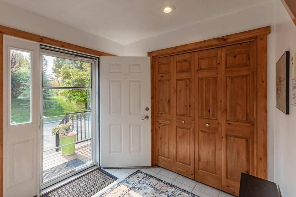 Facade/entrance, storage