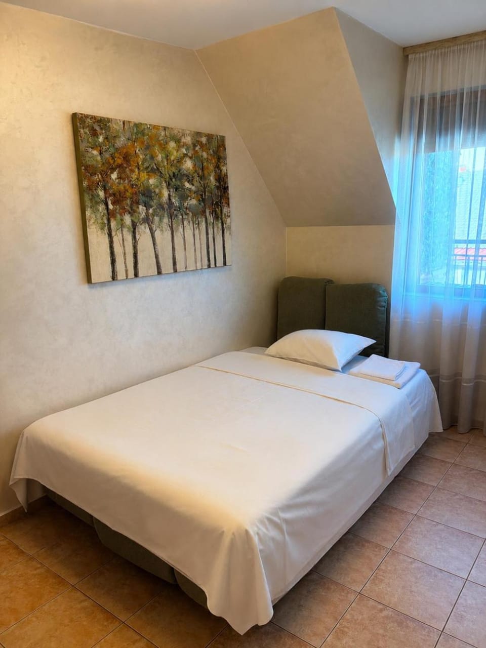 Bed, Living room