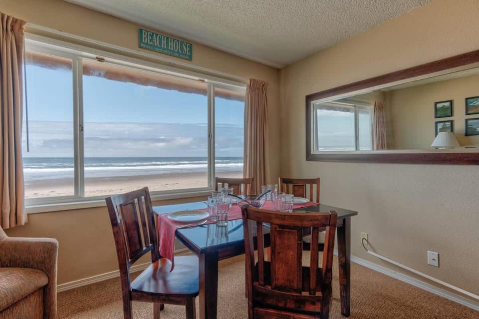 Comfy Second Floor Beachfront Condo - Sleeps 4 - Pool and Sauna House in Lincoln City