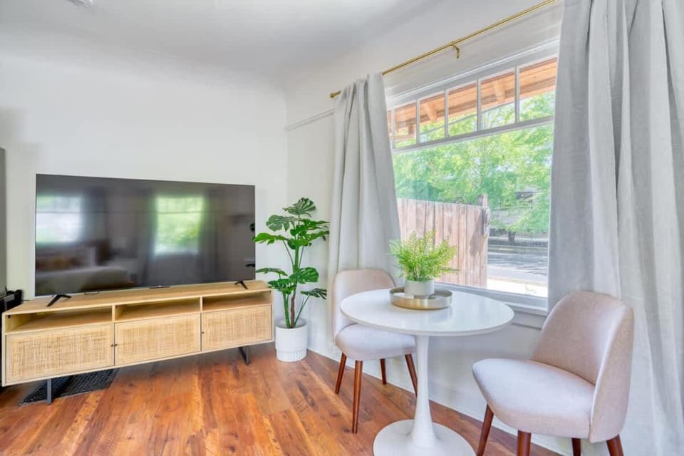 Forest Studio Oasis - Mile from Multnomah Village Apartment in Portland