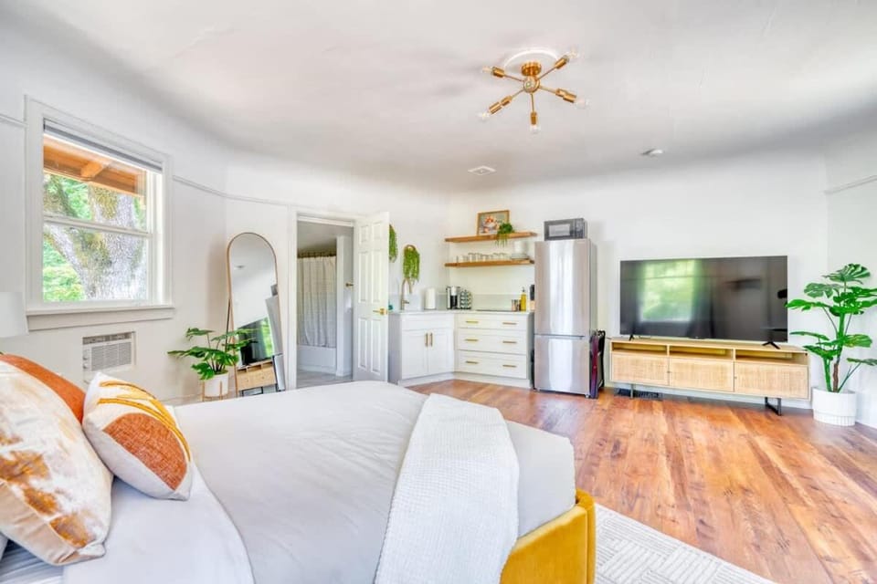 Forest Studio Oasis - Mile from Multnomah Village Apartment in Portland