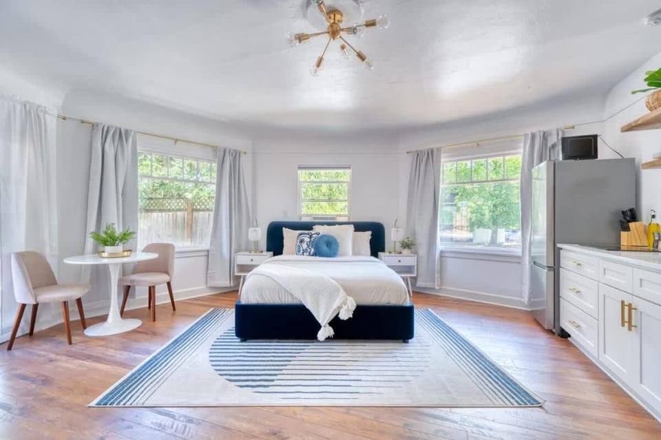 Serene Forest Studio - Walk to Multnomah Village Apartment in Portland