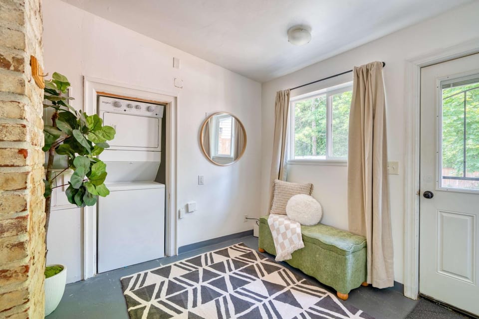 The Octagon by Stay Portland - Multnomah Village Apartment in Portland