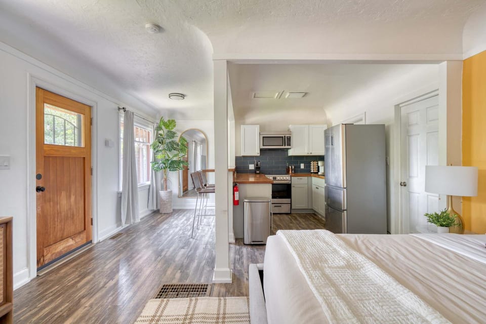 Forest Studio Retreat - Near Multnomah Village Apartment in Portland