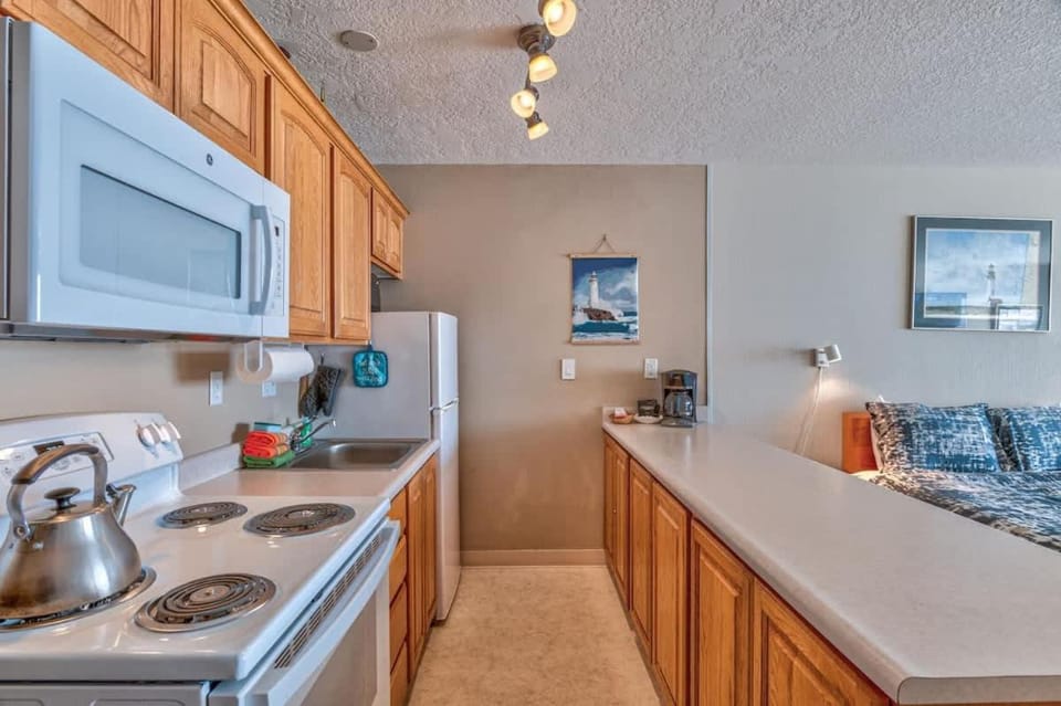 Top Floor Condo With Amazing Views Pool and Sauna House in Lincoln City