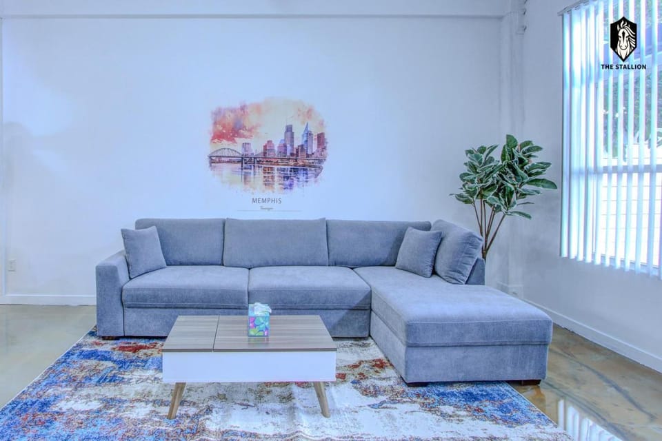 The Stallion #101 - 1BD Modern Loft with Private Patio - Walk to various attractions Apartment in Memphis