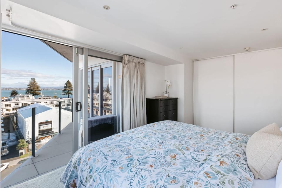 5th Floor Mount Retreat Space Style & Sea Views Apartment in Bay Of Plenty