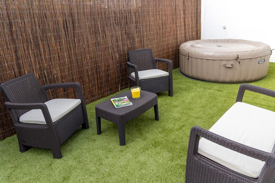 Garden, Hot Tub