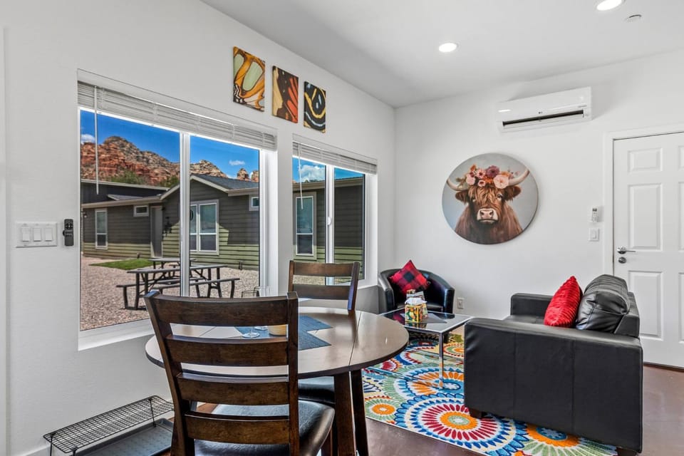 Living room, Seating area, Dining area, air conditioner