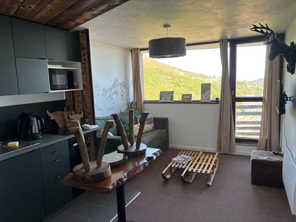 Kitchen or kitchenette, Living room, Dining area