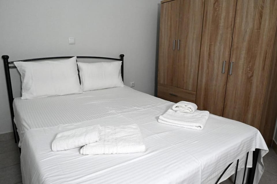 Bed, Photo of the whole room, Bedroom, wardrobe